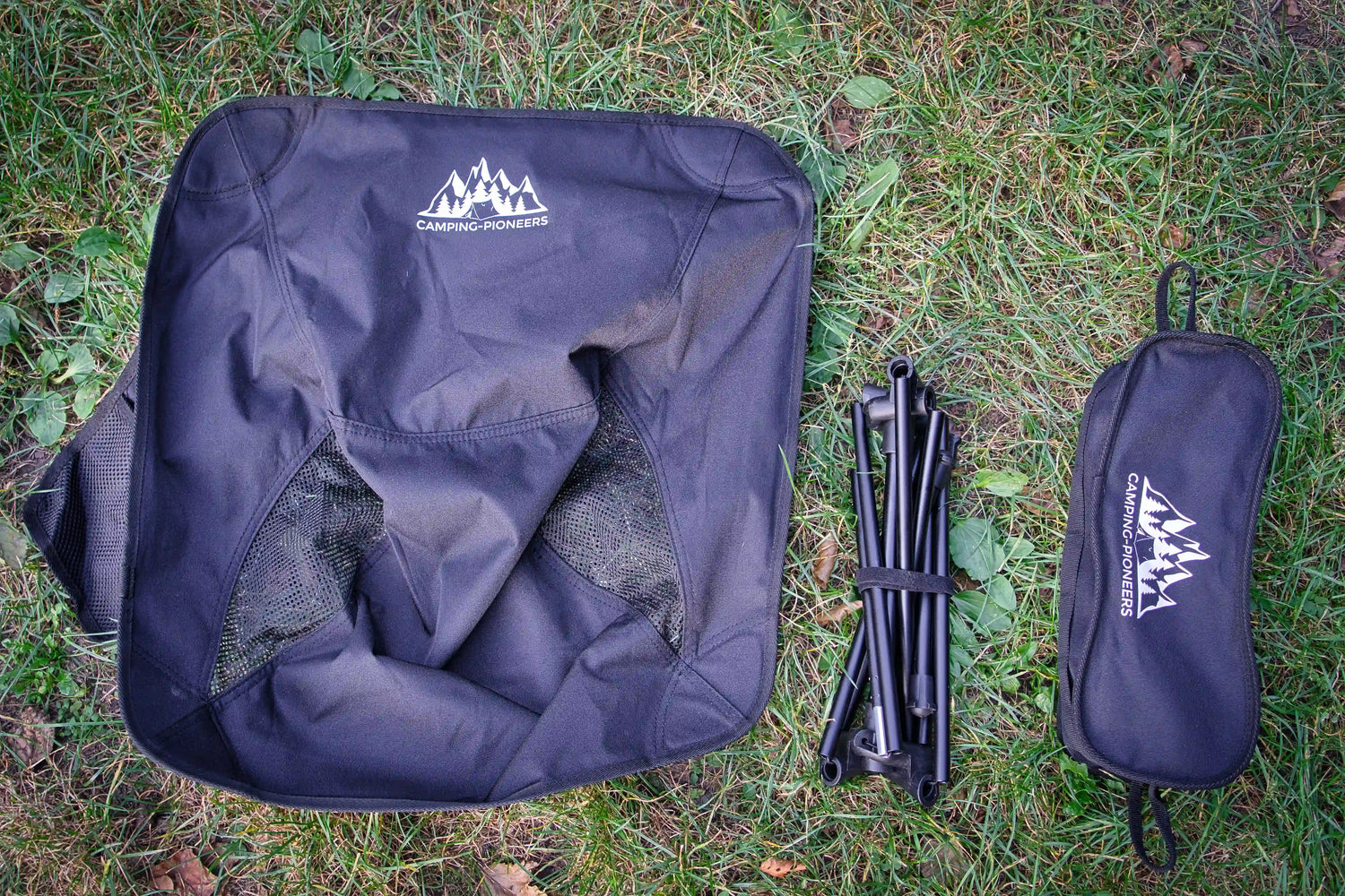 Compact camping chair "Smart Pioneer" - small pack size with plenty of storage space